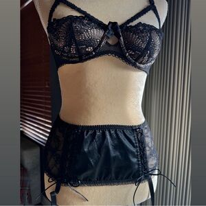 FREDERICKS GARTER BELT